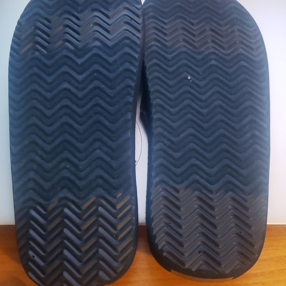 Shoe - Picture 3 of 4